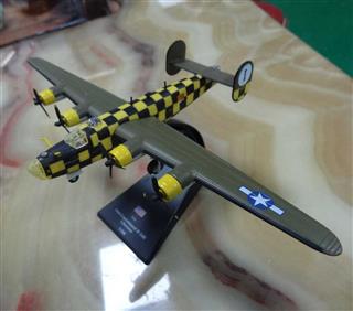 1/144 scale diecast B-24D consolidated LIBERATOR BOMBERS model